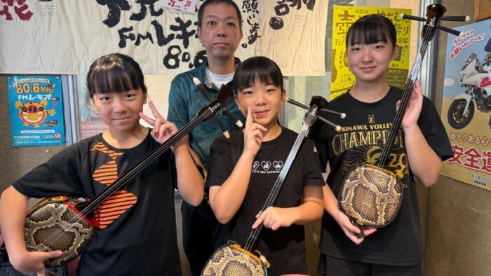 10/29 屋良ファミリーズのお孫三姉妹登場！！生歌三線の演奏も！！